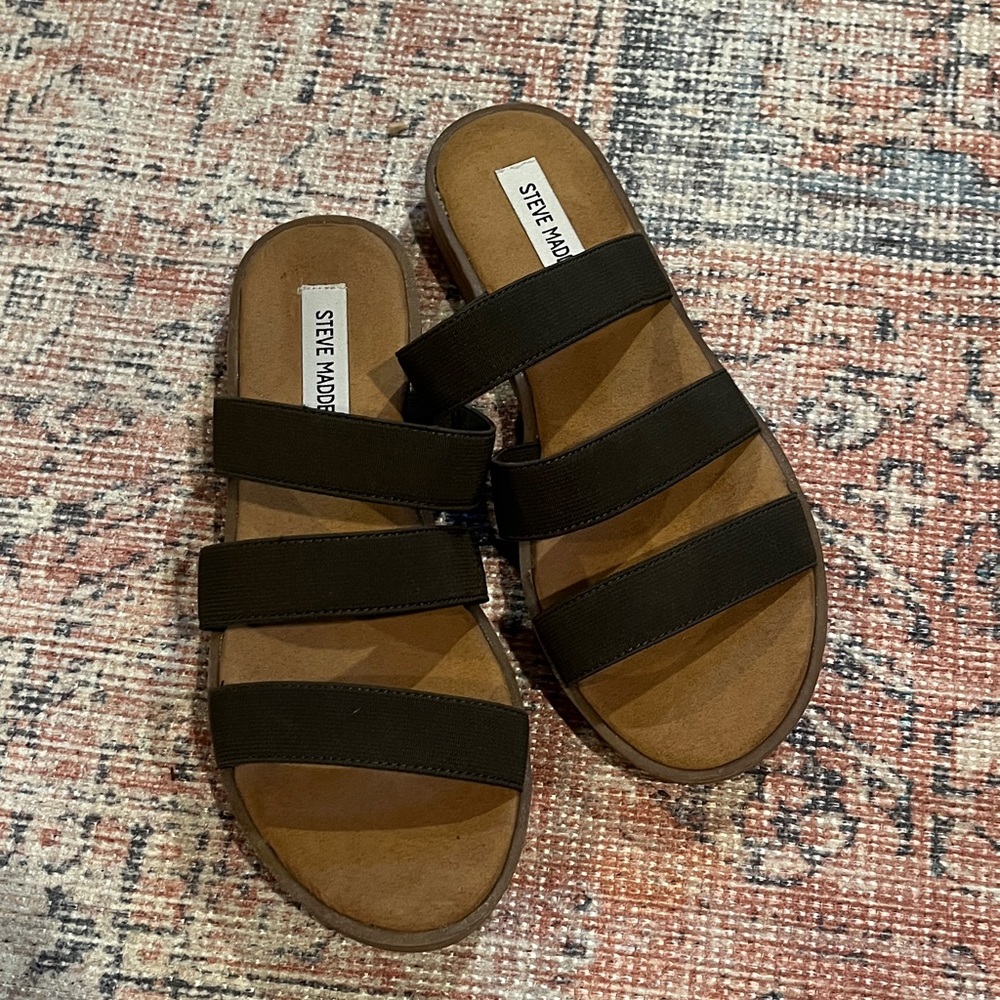 Steve Madden Glyn Sandal in Olive
